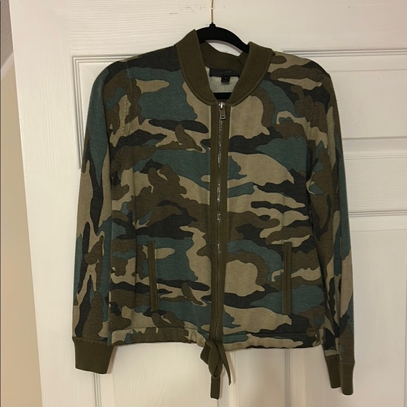 J crew women’s Camouflage Zip-Up sweater - Picture 1 of 4